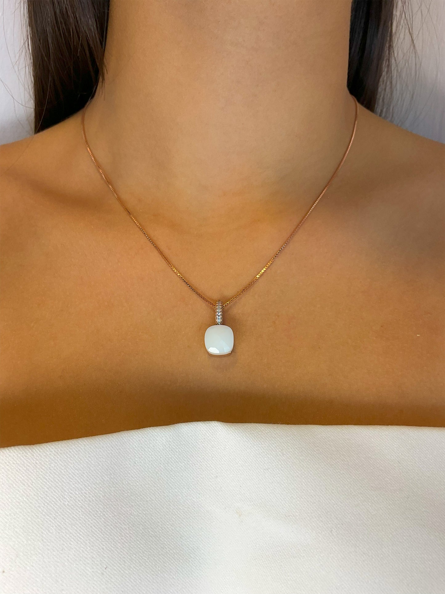 Collana con ciondolo pietra singola zirconato simil pomellato