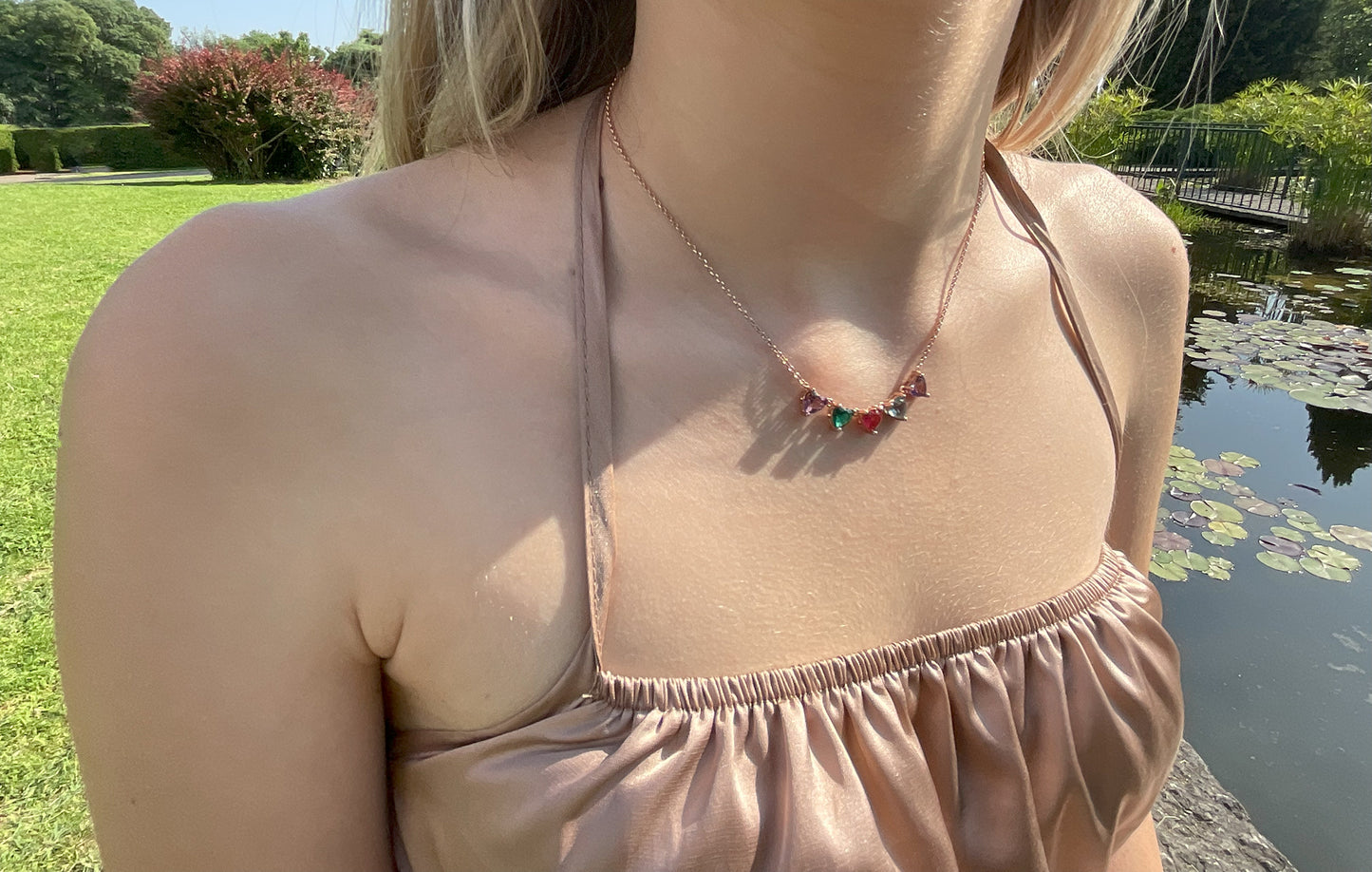 Collana rosé con 5 cuori colorati