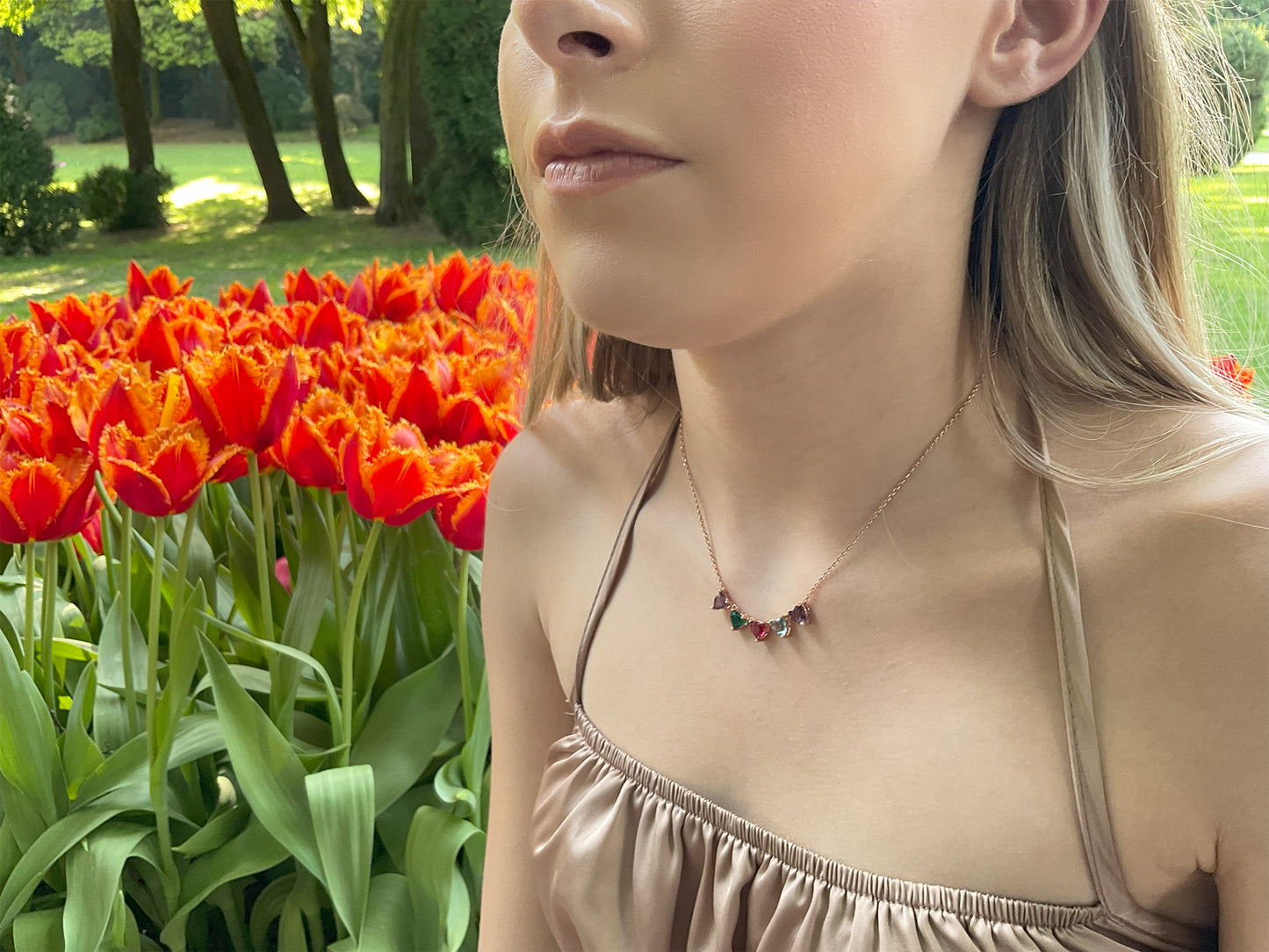 Collana rosé con 5 cuori colorati