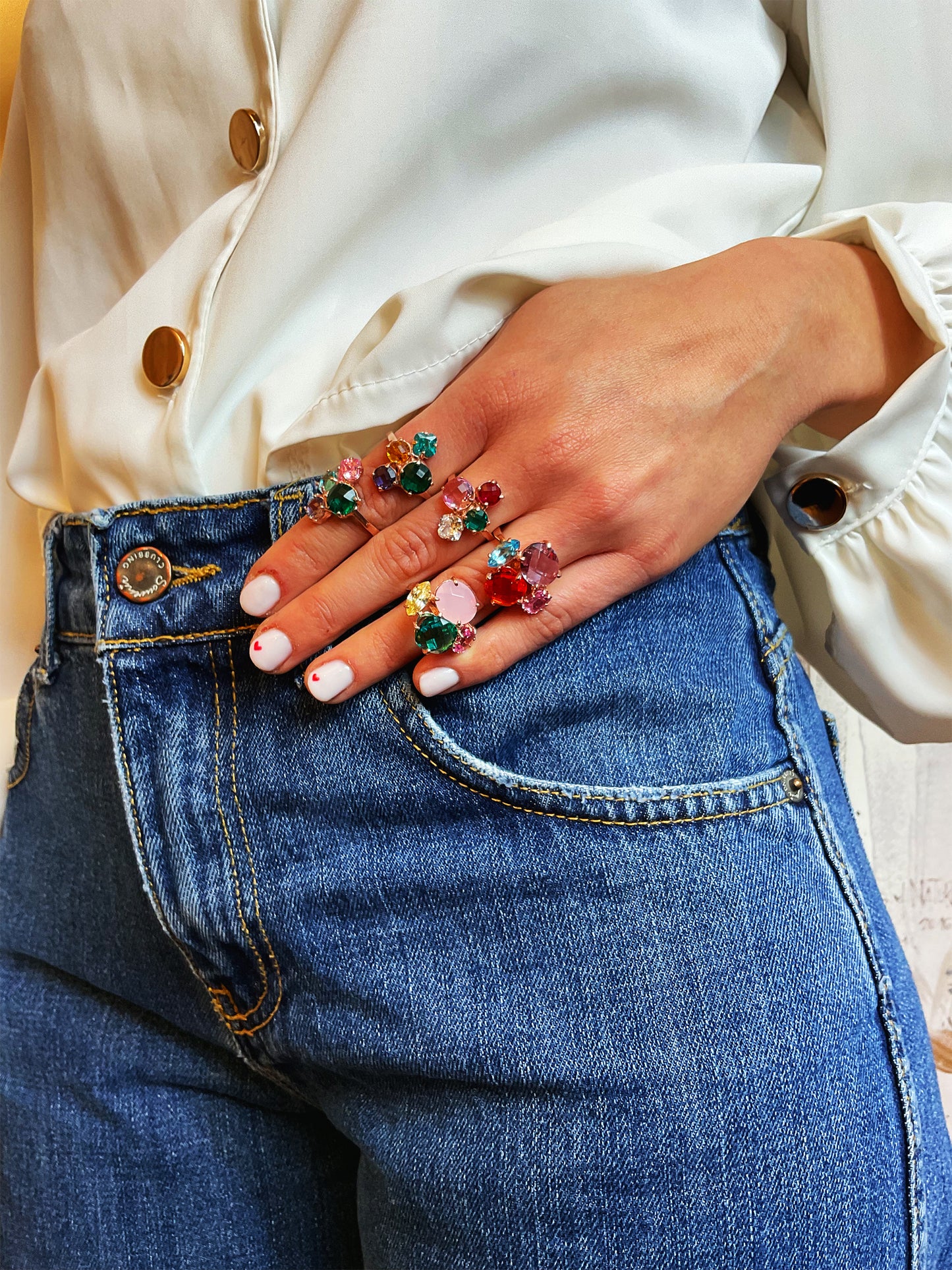 Anello con quarzi colorati rosa, azzurro, giallo